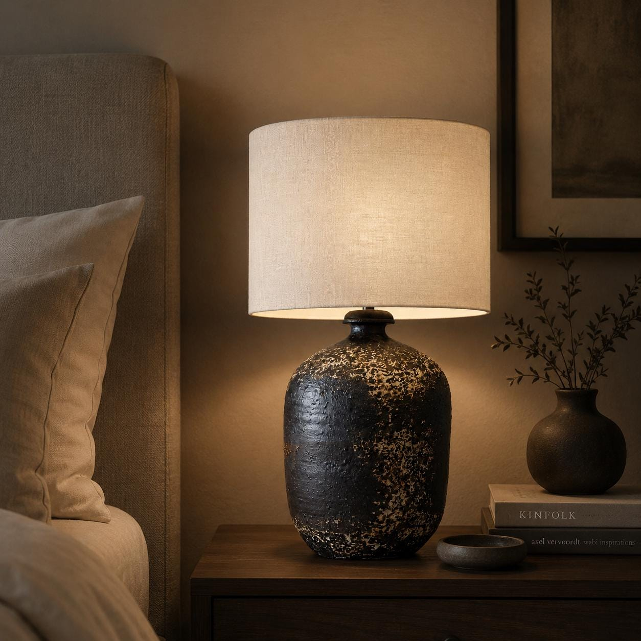 Retro modern textured black ceramic table lamp